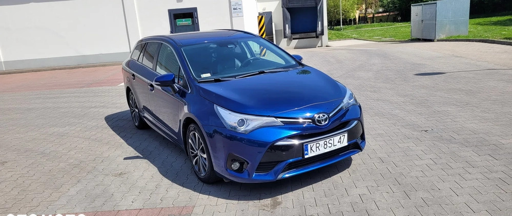 Toyota Avensis cena 69000 przebieg: 124000, rok produkcji 2017 z Kraków małe 79